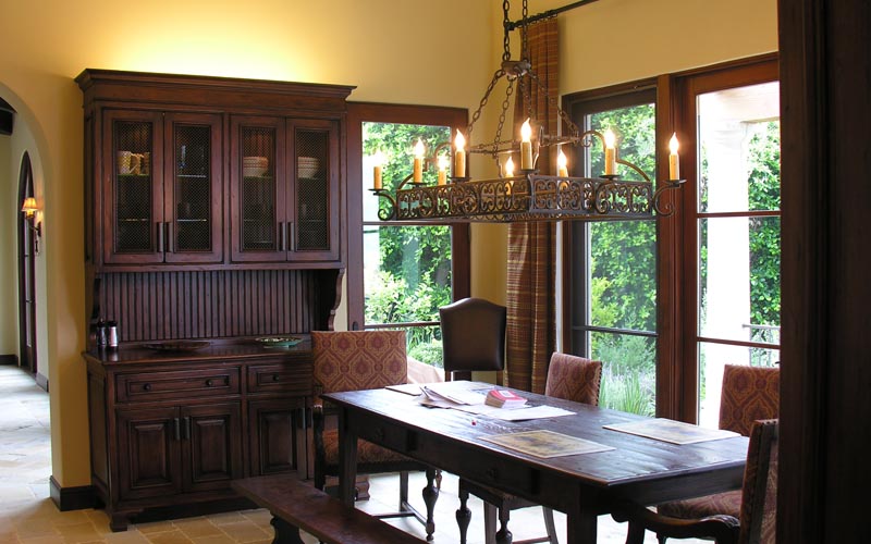 Residential breakfast nook: uplighting, installation of chandelier and fixtures, Lutron HomeWorks